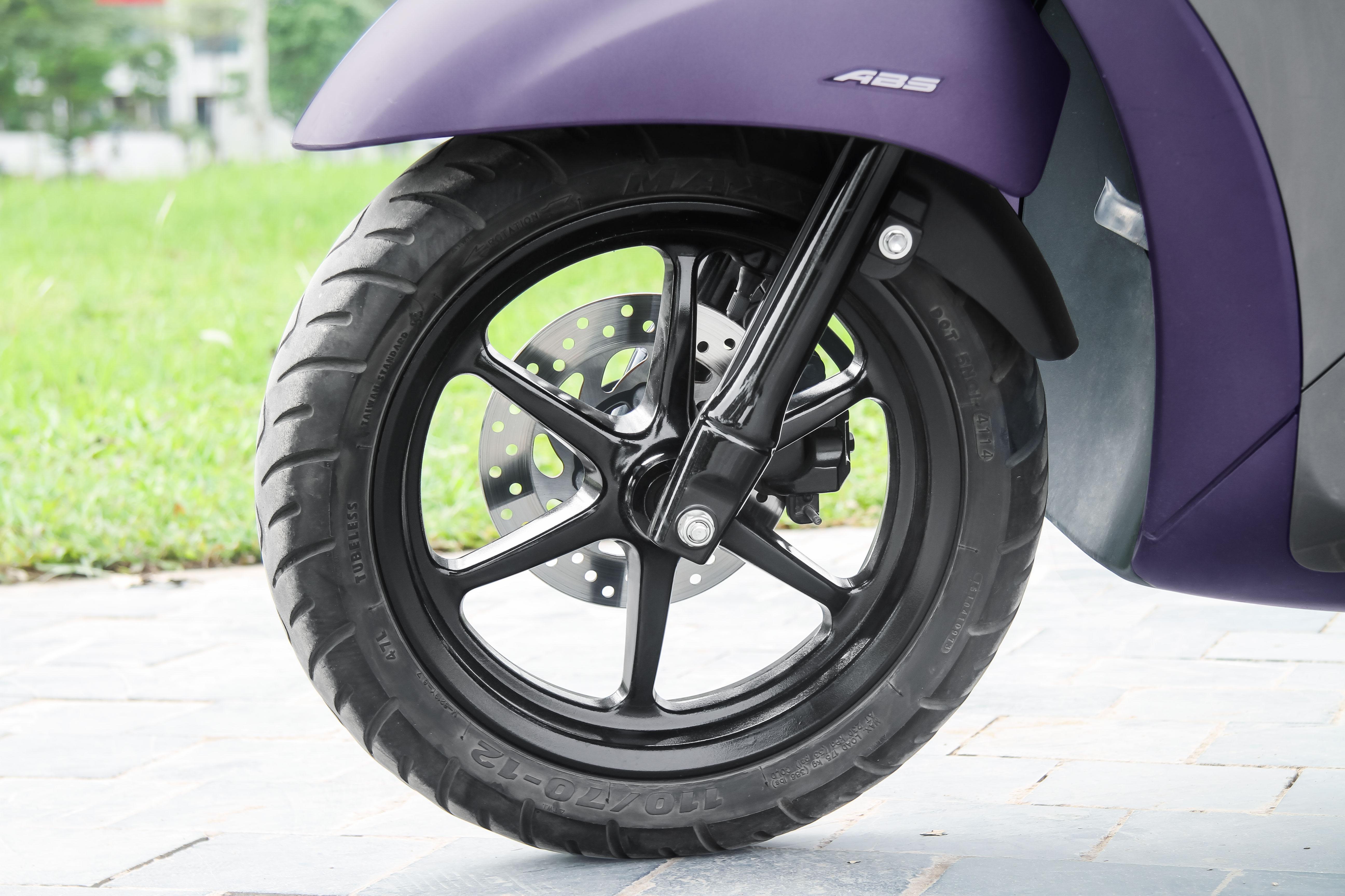 Yamaha Grande Hybrid được trang bị thêm hệ thống chống bó cứng phanh ABS cho bánh trước