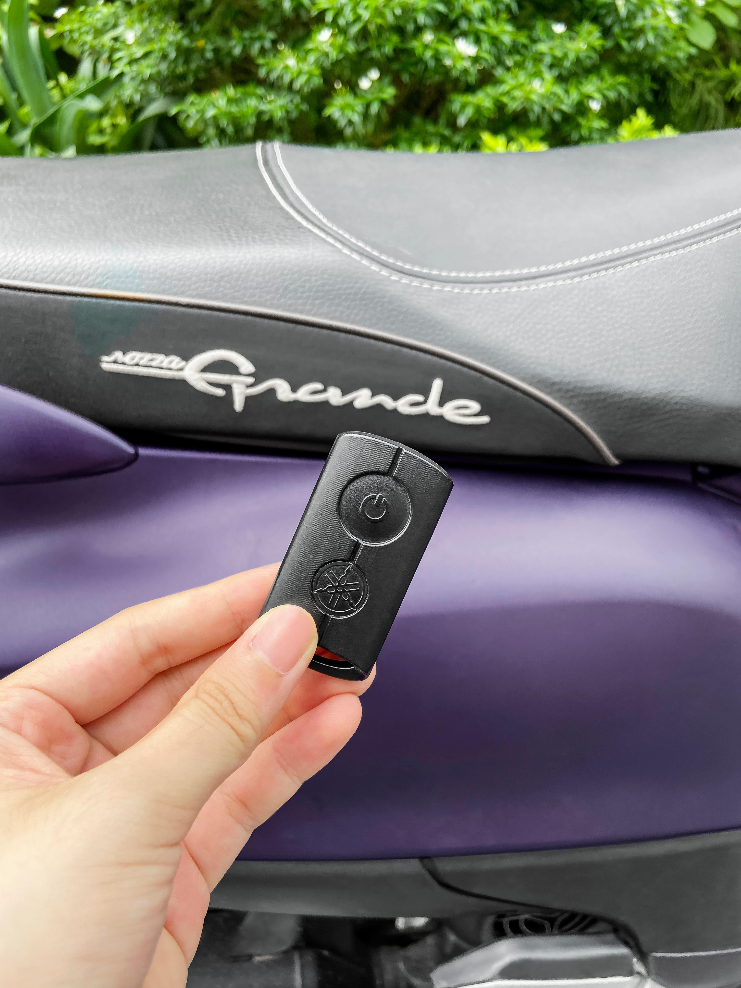 Xe cũng sẽ được trang bị thêm khóa Smart Key giúp người sử dụng có thể thuận tiện hơn trong việc sử dụng va