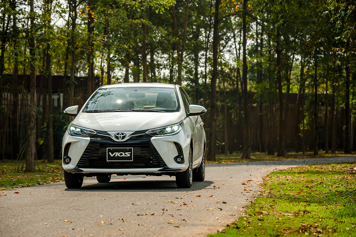 Vios đang được Toyota trẻ hóa về cả thiết kế để phù hợp hơn với nhóm khách hàng trẻ