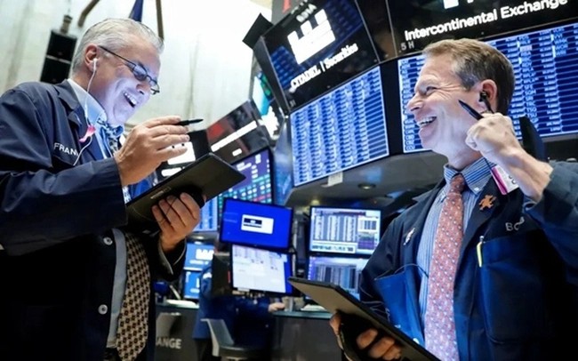 Thị trường chứng khoán Mỹ ngập tràn sắc xanh phiên đầu tuần