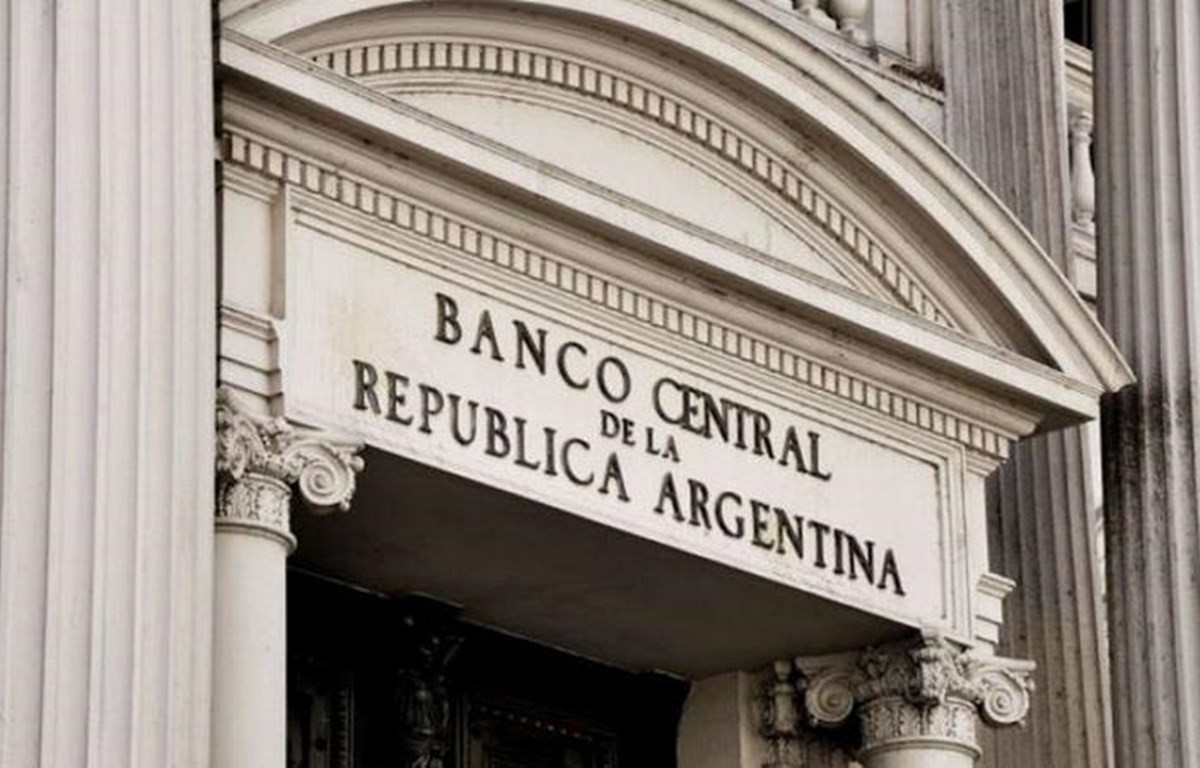 Ngân hàng Trung ương Argentina nâng mạnh lãi suất lên 75%