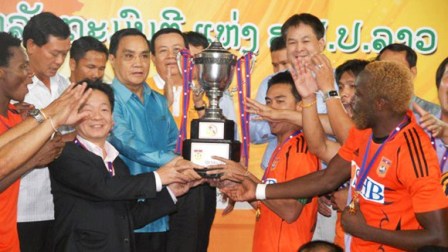 Hướng đến V-League 2013: Bầu Hiển &quot;đấu&quot; bầu Đức!