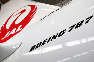 Siêu máy bay Boeing 787 Dreamliner lại bốc cháy