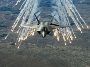 F-22 Mỹ có xứng danh &quot;Chiến đấu cơ thế kỷ&quot;?