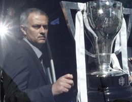 HLV xuất sắc nhất cấp CLB: Danh hiệu an ủi cho Mourinho