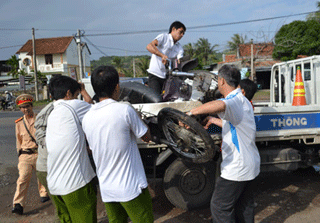 Trung tá cảnh sát giao thông bị tàu hỏa kéo lê 40m