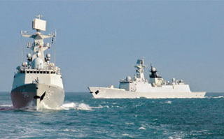 Tàu chiến Trung Quốc diễn tập đối đầu trên biển