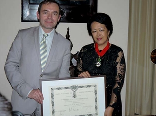 Bà Tôn Nữ Thị Ninh nhận huân chương cao quý nhất