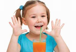 Trẻ em không nên uống loại nước nào?