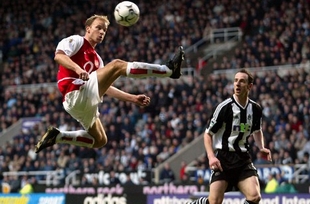  Dennis Bergkamp và những “kiệt tác” bóng đá