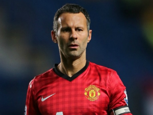 Ryan Giggs gia hạn hợp đồng 1 năm với Man Utd