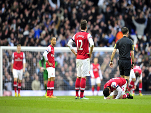 Gục ngã trước Tottenham, Arsenal bị đẩy xa top 4