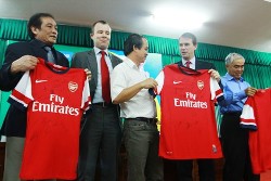 Arsenal sang Việt Nam thi đấu mùa hè này