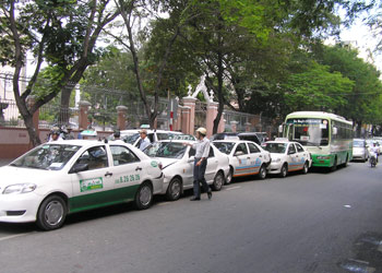 Người Hà Nội sẽ đi taxi bằng thẻ điện tử