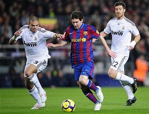 CĐV Barca xuống tay hạ sát CĐV Real Madrid