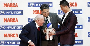 C.Ronaldo nhận giải &quot;Alfredo Di Stefano&quot;