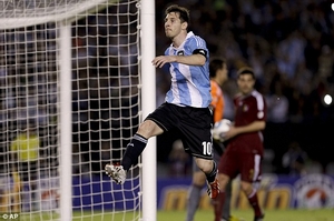 Messi sắp vượt mặt “cậu bé vàng” Maradona