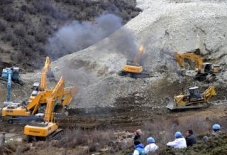 Trung Quốc: Lở đất vùi lấp 83 công nhân mỏ vàng