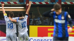 Inter bị ngược dòng khó tin trên sân nhà