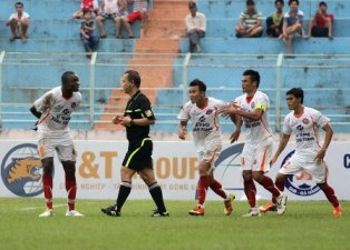 Vòng 5 V-League:: Sai lầm của trọng tài lại gây nổi sóng dư luận!