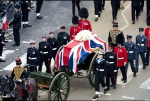  Chùm ảnh tang lễ của &quot;bà đầm thép&quot; Thatcher