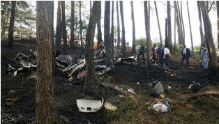 Máy bay vỡ tan khi đang bay, 6 người chết