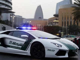 Chiêm ngưỡng dàn siêu xe của cảnh sát Dubai