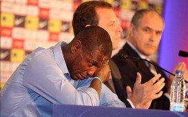 Abidal trào nước mắt khi chia tay Barcelona