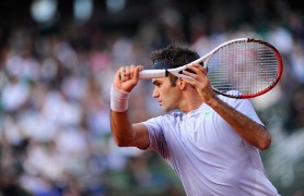 Federer giành vé vào tứ kết Roland Garros