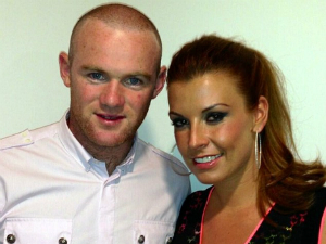 Rooney kỉ niệm ngày cưới bằng &quot;quả đầu&quot; mới