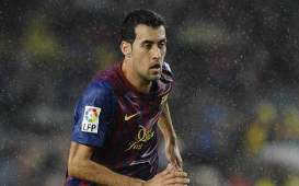 Busquets gia hạn hợp đồng với Barca đến 2018