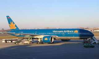 Máy bay Vietnam Airlines phải hạ cánh khẩn cấp