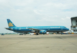 Máy bay Vietnam Airlines lại gặp sự cố phải hạ cánh khẩn