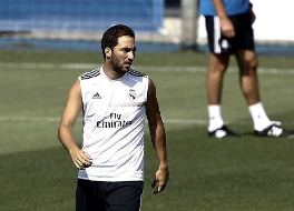 Higuain vẫn tiếp tục tập luyện tại Real Madrid