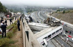 Tàu hỏa trật đường ray, 35 người thiệt mạng