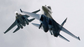 Phi đội Su-27 báo động vì máy bay lạ