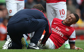 Arsenal có thể mất Oxlade-Chamberlain tới 6 tháng