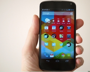 Smartphone Nexus 4 giảm giá hai triệu đồng