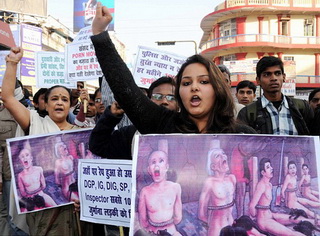 Ấn Độ:: Kẻ hiếp nữ sinh tàn độc nhất chỉ bị 3 năm tù