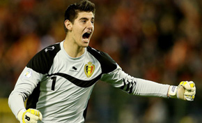 Barcelona muốn mua Courtois thay Valdes