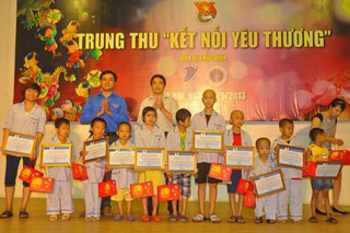 Trung thu đặc biệt tại Viện Huyết học Truyền máu Trung ương