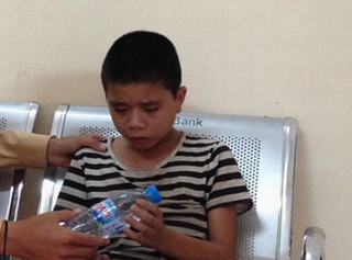 Bé trai đi lạc ở Hà Nội bị gia đình từ chối nhận lại