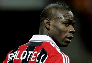 Arsenal bất ngờ hỏi mua Balotelli!