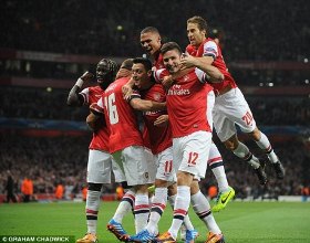 Ozil tỏa sáng giúp Arsenal đánh bại Napoli