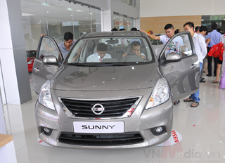 Nissan Sunny đột ngột giảm giá