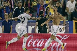 Barcelona thắng dễ, Real Madrid nhọc nhằn có 3 điểm