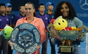 Serena Williams đoạt danh hiệu thứ 10 trong năm