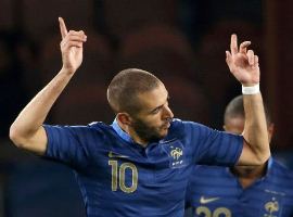 Benzema nổ súng sau chuối 14 trận tịt ngòi