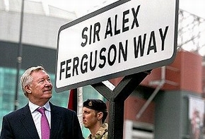 Ferguson được đặt tên đường dẫn tới Old Trafford