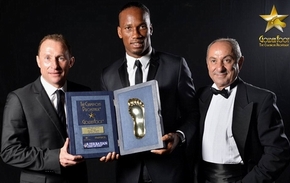 Drogba vượt mặt C.Ronaldo đoạt “Bàn chân Vàng 2013”